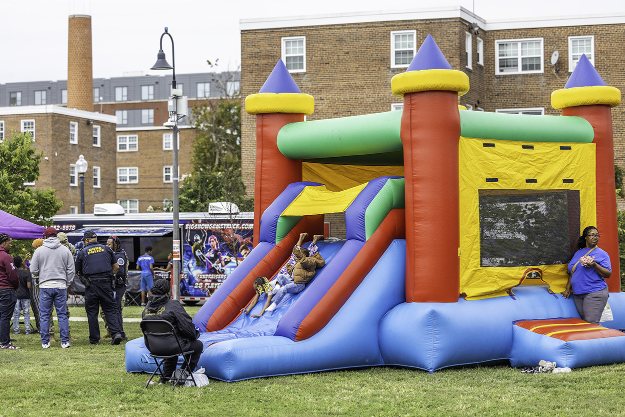 More than 170 people braved the rain to join DCHA staff for a fun-filled day with their family, friends and neighbors. Partygoers enjoyed food, live music, games, face painting, bounce houses and more. The block party also allowed people to connect and strengthen community bonds. 